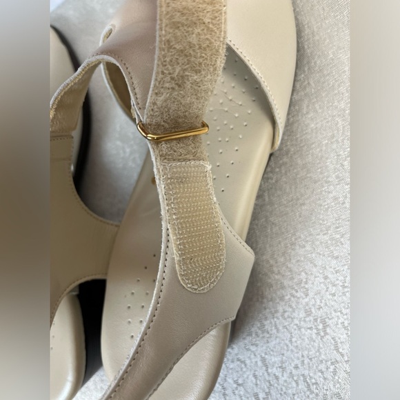SAS Triple Comfort Suntimer Heeled Leather Ivory Sandals Womens 9M New - Picture 6 of 12